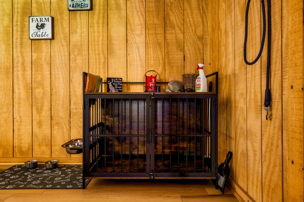 Pet Station — Crate, Bowls, Leash & Supplies for Dog Owners